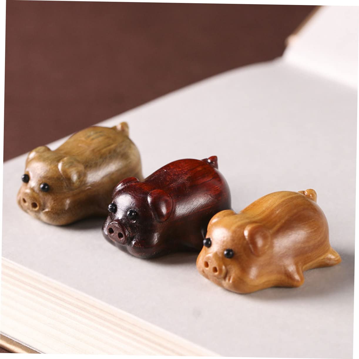 Amazon.co.jp: 木製貯金箱像動物電話キーホルダー中国の装飾豚置物